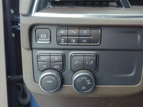 Used 2025 Chevrolet Suburban LS AWD/4WD image 10