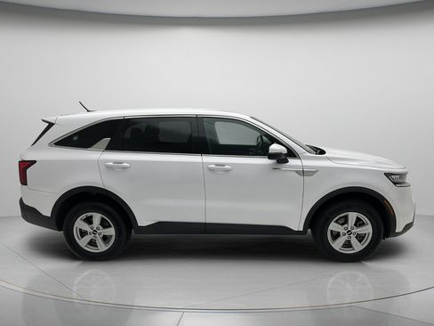 Used 2022 Kia Sorento LX AWD/4WD image 3