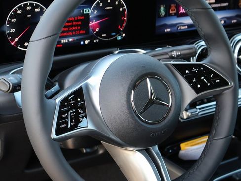 New 2026 Mercedes-Benz GLB 250 4MATIC image 20