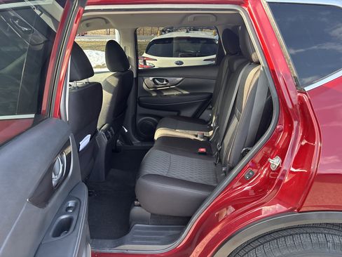 Used 2020 Nissan Rogue SV image 11