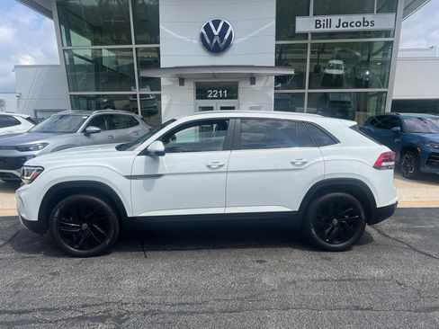 Used 2023 Volkswagen Atlas Cross Sport SE w/ Black Wheel Package AWD/4WD image 3