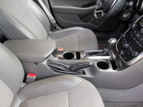 Used 2015 Chevrolet Malibu LT FWD image 31