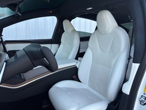 Used 2022 Tesla Model X image 42