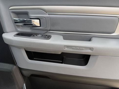 Used 2020 RAM 1500 Classic SLT w/ Luxury Group AWD/4WD image 11