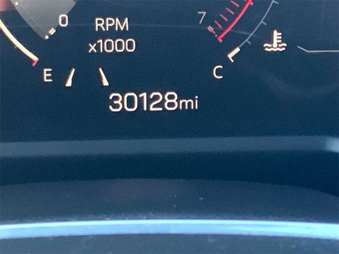 Used 2024 GMC Acadia Elevation image 13