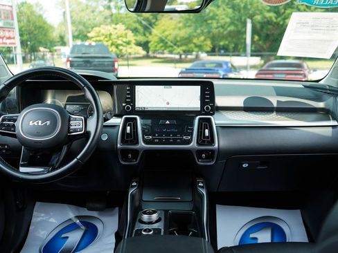Used 2023 Kia Sorento EX w/ Panoramic Sunroof Package AWD/4WD image 9