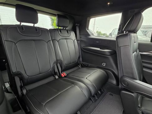 New 2025 Jeep Grand Cherokee L Limited w/ Black Appearance Package image 17