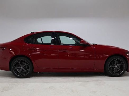 Used 2017 Alfa Romeo Giulia Ti w/ TI 19" Sport Package AWD/4WD image 8