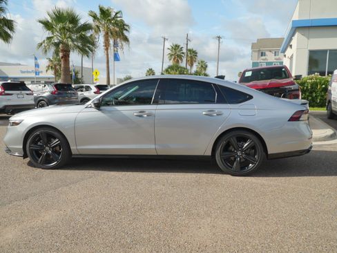 Used 2023 Honda Accord Sport image 9