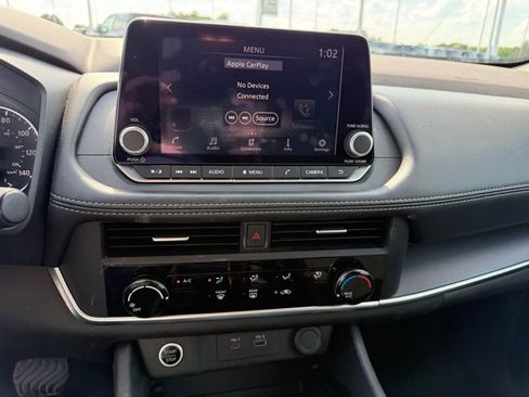 Used 2023 Nissan Rogue S image 15