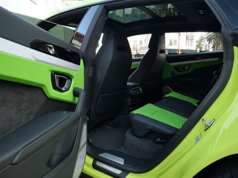 Used 2022 Lamborghini Urus AWD/4WD image 28