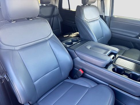 Used 2025 Ford Expedition Max Active AWD/4WD image 30