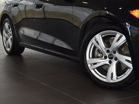 Used 2025 Audi A5 2.0T Premium Plus w/ Premium Plus AWD/4WD image 3
