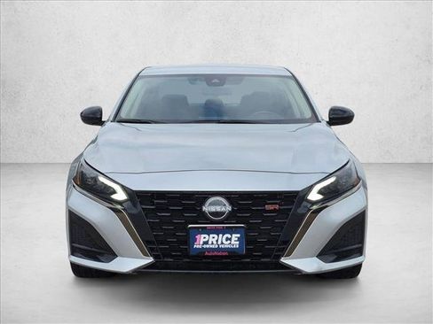 Used 2024 Nissan Altima 2.5 SR FWD image 2