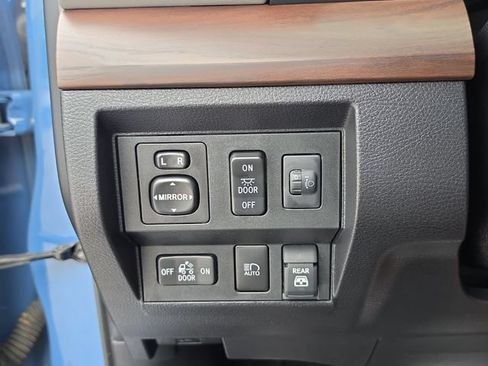 Used 2021 Toyota Tundra Limited w/ Limited Premium Package AWD/4WD image 29