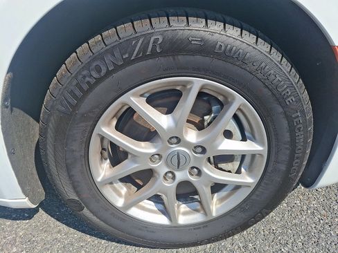 Used 2023 Chrysler Pacifica Touring-L FWD image 8