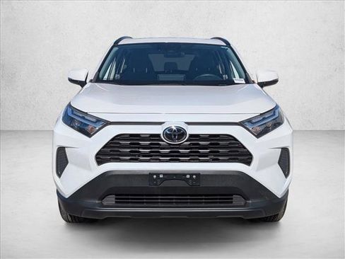 Used 2022 Toyota RAV4 XLE image 2