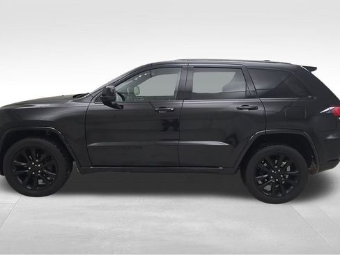 Used 2020 Jeep Grand Cherokee Altitude image 6