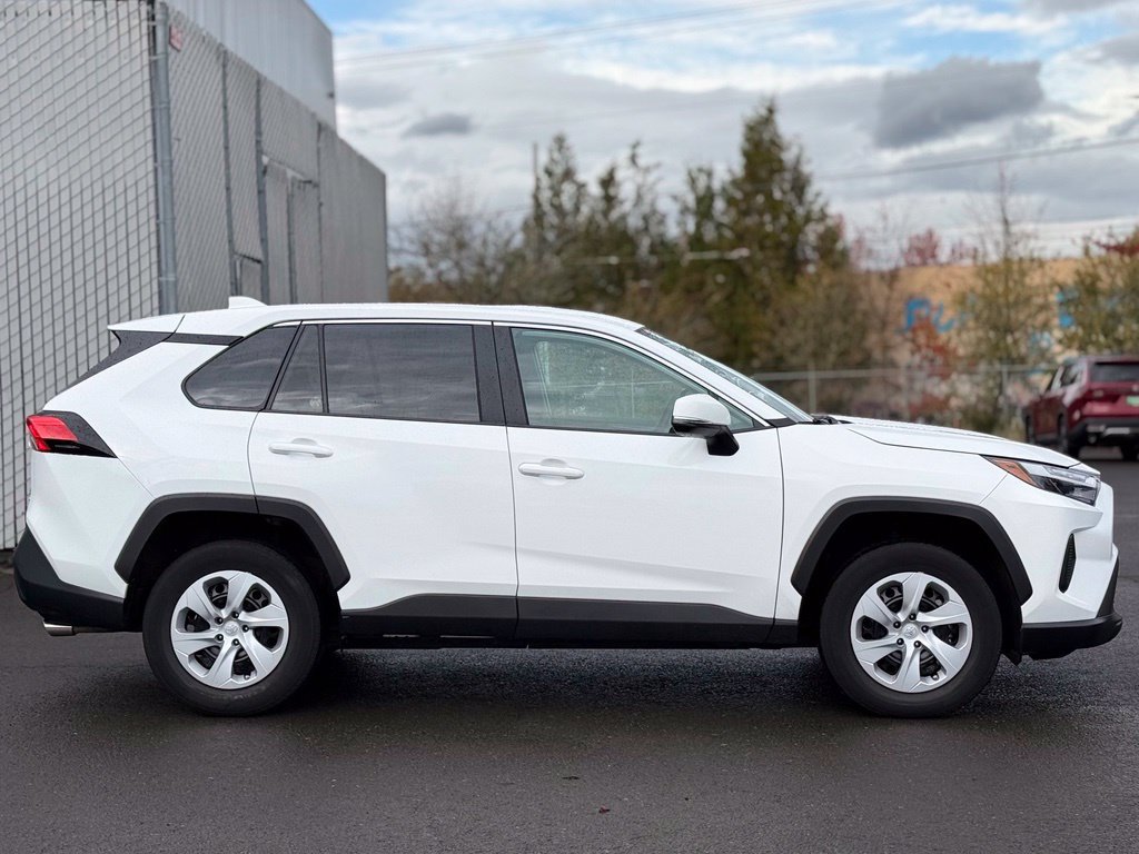 Used 2024 Toyota RAV4 LE AWD/4WD image 6