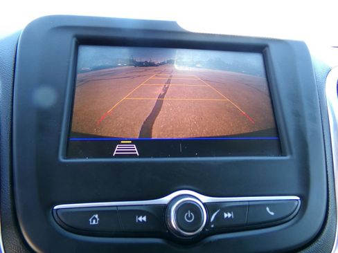 Used 2021 Chevrolet Equinox LS FWD image 19