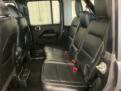Used 2018 Jeep Wrangler Unlimited Sahara AWD/4WD image 20