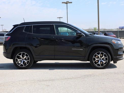 Used 2025 Jeep Compass Limited image 7