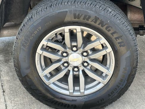 Used 2023 Chevrolet Colorado LT w/ LT Convenience Package II image 30