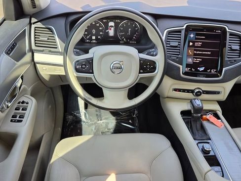 Used 2022 Volvo XC90 T5 Momentum w/ Climate Package FWD image 13