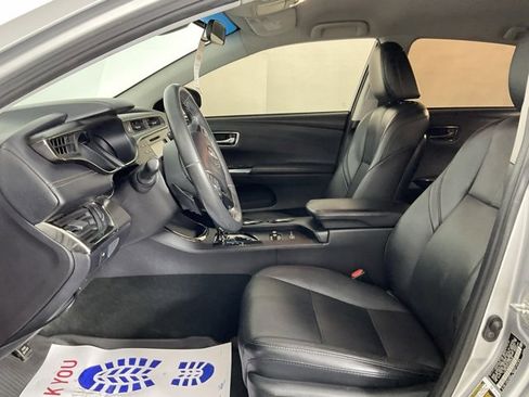 Used 2018 Toyota Avalon XLE image 10