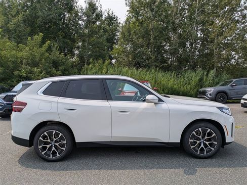 New 2025 BMW X3 xDrive30i w/ Convenience Package image 2