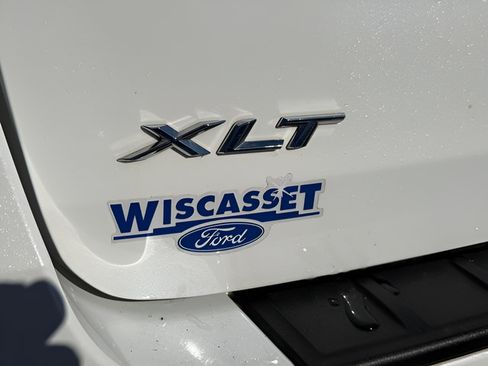 Used 2023 Ford Explorer XLT w/ Equipment Group 202A AWD/4WD image 18