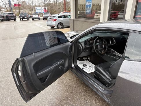 Used 2019 Dodge Challenger R/T image 8