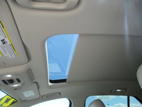 Used 2022 Buick Envision Avenir w/ Technology Package II image 18