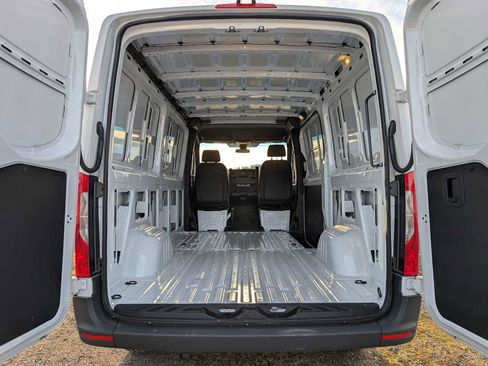 Used 2025 Mercedes-Benz Sprinter 2500 image 20