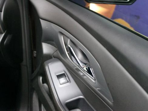 Used 2022 Chevrolet Traverse LT FWD image 11