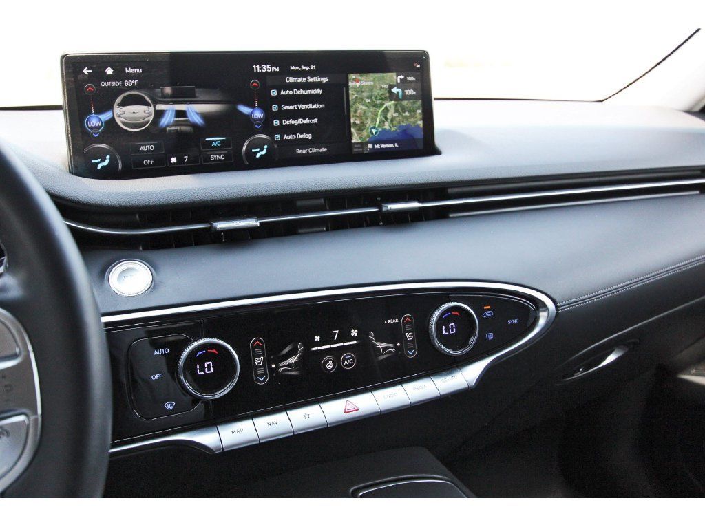 Used 2023 Genesis GV70 2.5T w/ Advanced Package AWD/4WD image 29