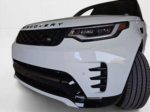 New 2025 Land Rover Discovery Dynamic SE image 30