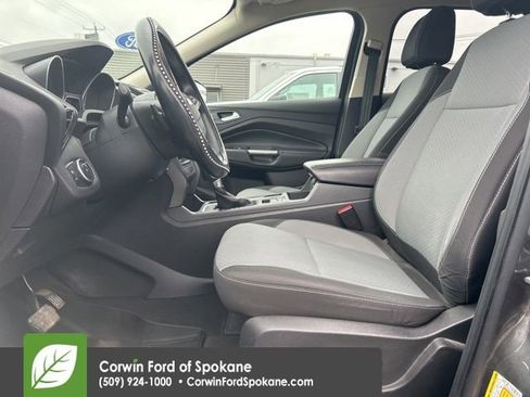 Used 2017 Ford Escape SE w/ SE Cold Weather Package image 10