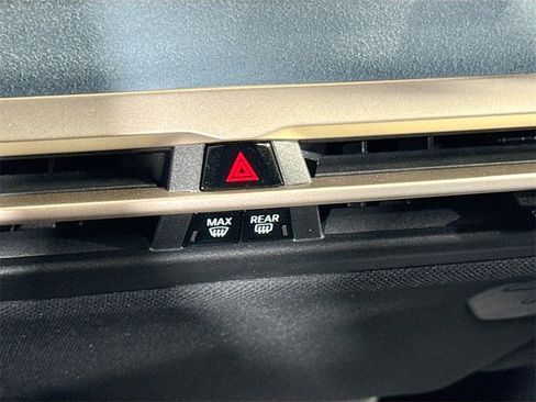 Used 2023 BMW iX xDrive50 w/ Sport Package image 18