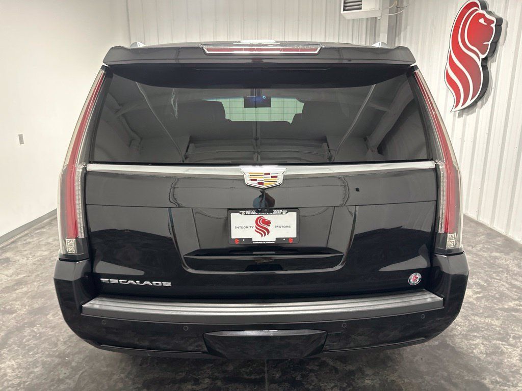Used 2020 Cadillac Escalade Luxury AWD/4WD image 7