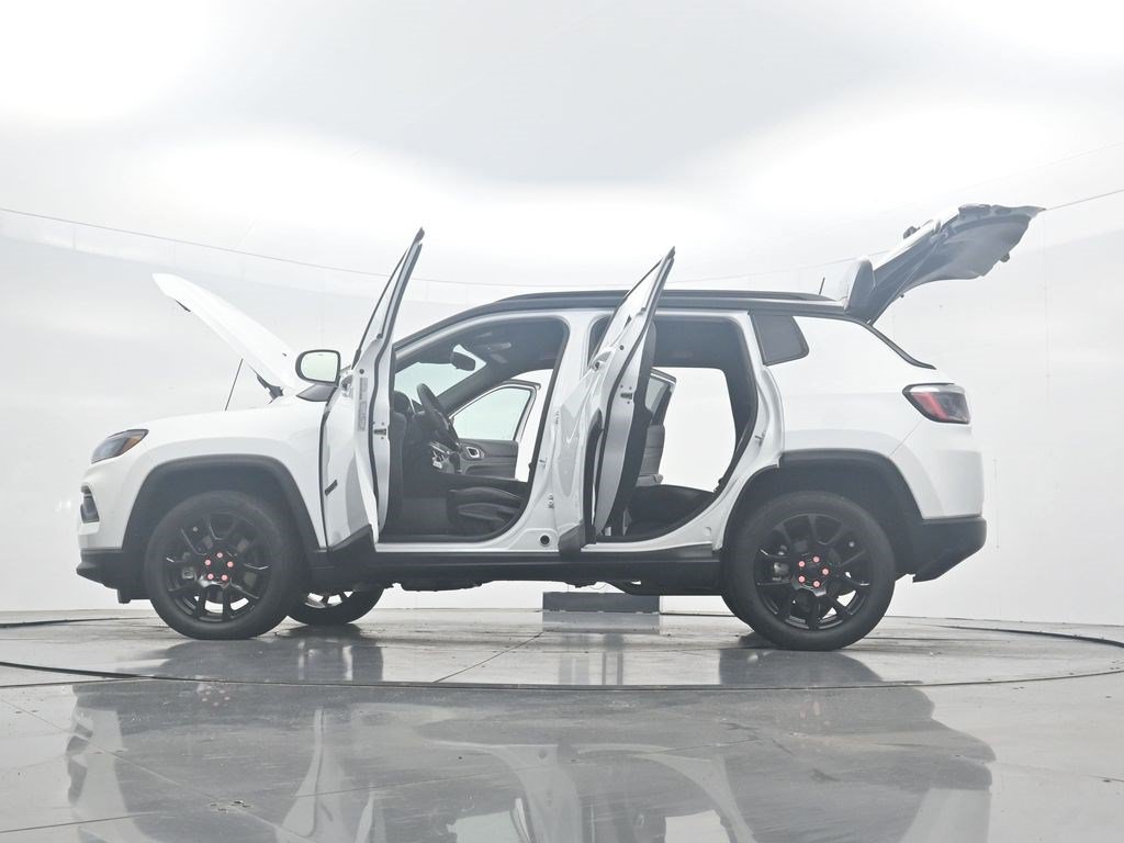 Used 2023 Jeep Compass Latitude AWD/4WD image 38