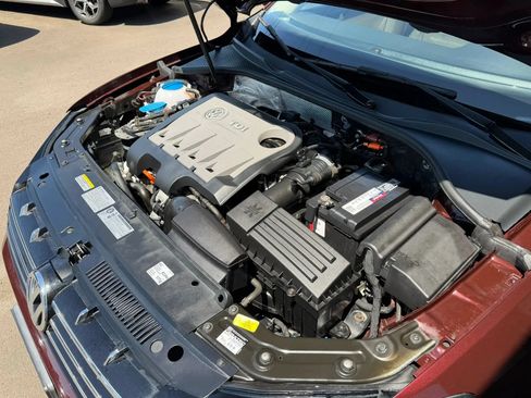 Used 2014 Volkswagen Passat TDI SEL Premium FWD image 9