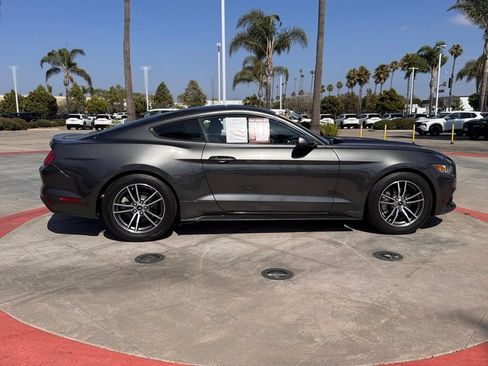 Used 2017 Ford Mustang Coupe RWD image 9