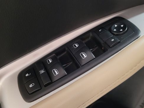 Used 2019 Dodge Journey SE image 27