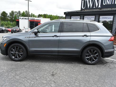 Used 2023 Volkswagen Tiguan SE w/ Panoramic Sunroof Package FWD image 9