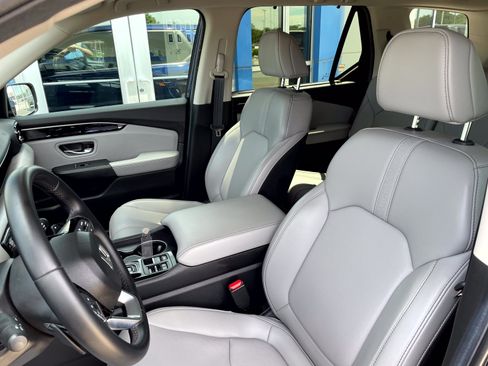 Used 2025 Honda Pilot EX-L image 11