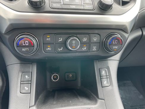 Used 2018 GMC Acadia SLT AWD/4WD image 13