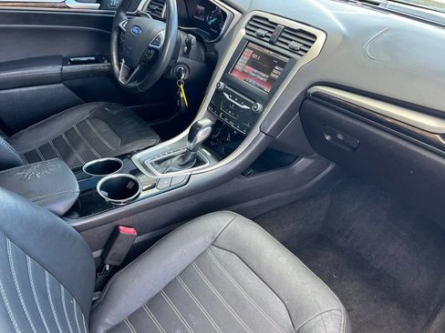 Used 2013 Ford Fusion SE FWD image 16