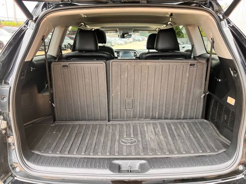 Used 2018 Toyota Highlander SE AWD/4WD image 19