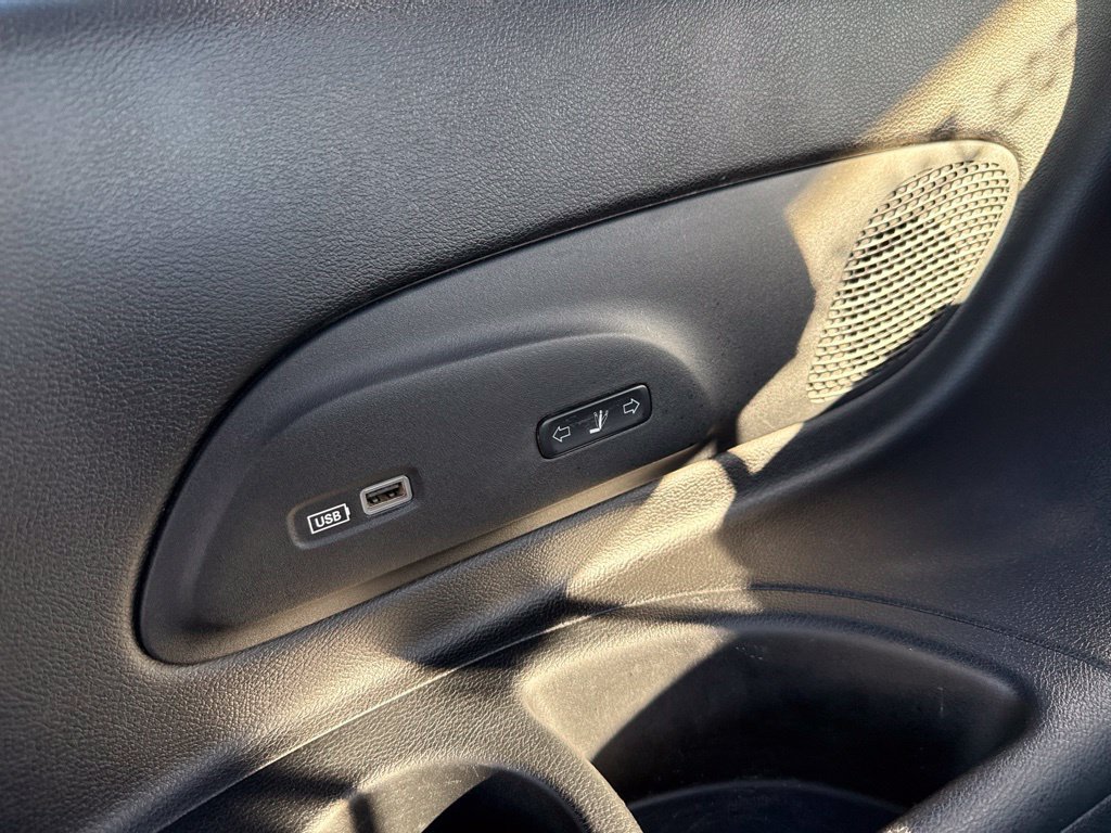 Used 2020 Chrysler Pacifica Limited w/ Advanced Safetytec Group FWD image 56